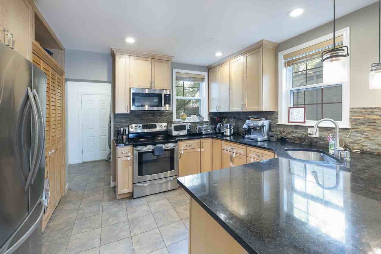 4850 Crescent St #1 - Photo 4 of 19