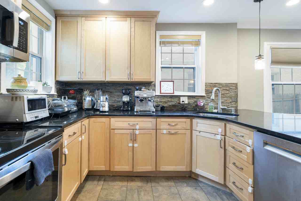 4850 Crescent St #1 - Photo 5 of 19