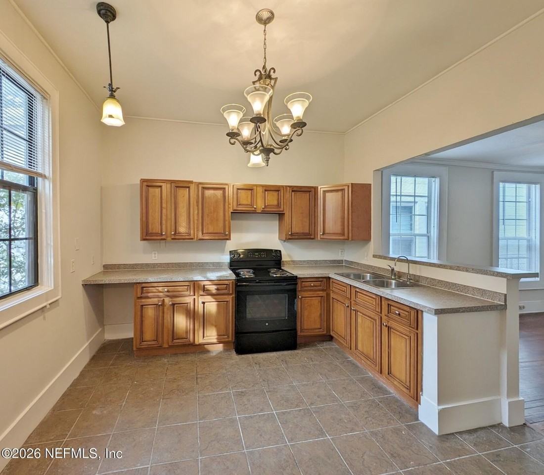 424 Walnut Ct - Photo 2 of 10