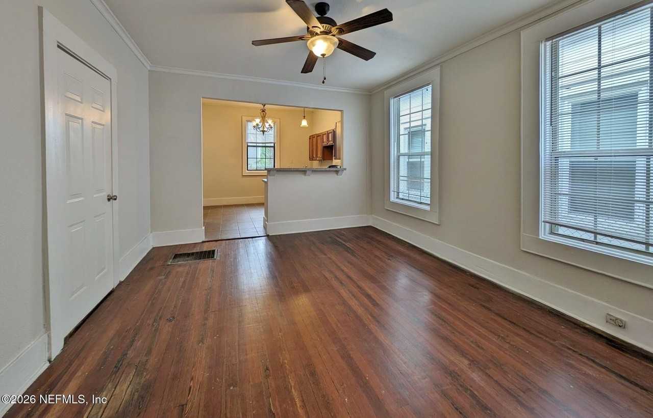 424 Walnut Ct - Photo 3 of 10