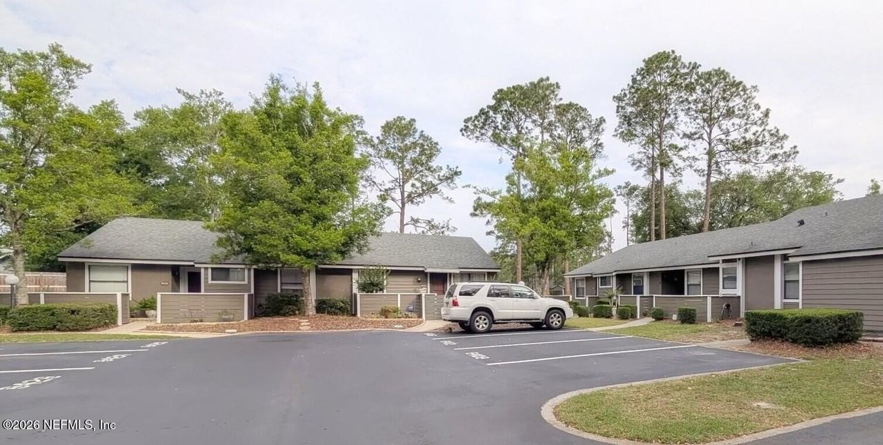 8412 Long Meadow Cir N - Photo 2 of 14