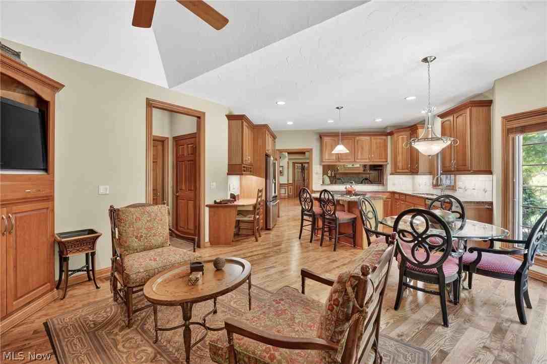 29998 Hilliard Blvd - Photo 7 of 23