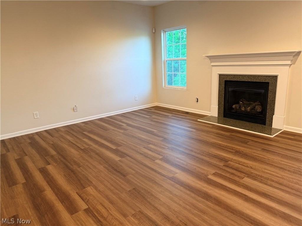 5055 Lake Forest Dr - Photo 4 of 33