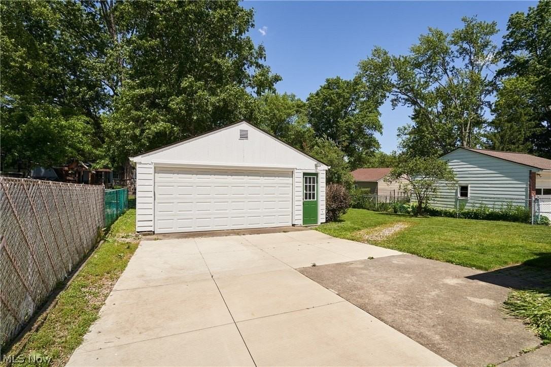 1056 Endicott Dr - Photo 3 of 27