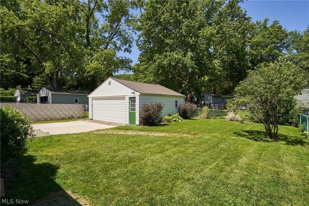 1056 Endicott Dr - Photo 4 of 27