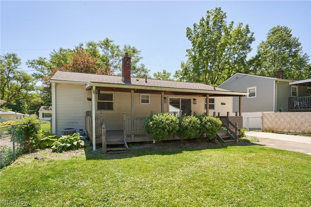 1056 Endicott Dr - Photo 5 of 27
