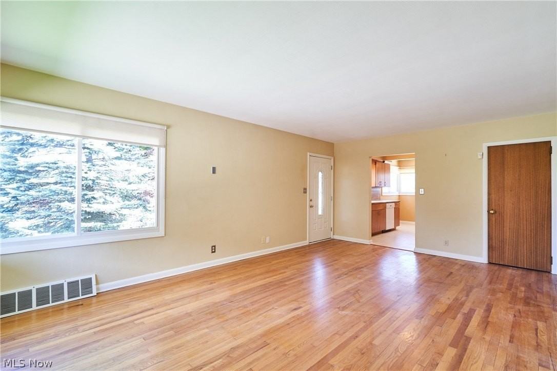 2620 Mogadore Rd - Photo 4 of 27