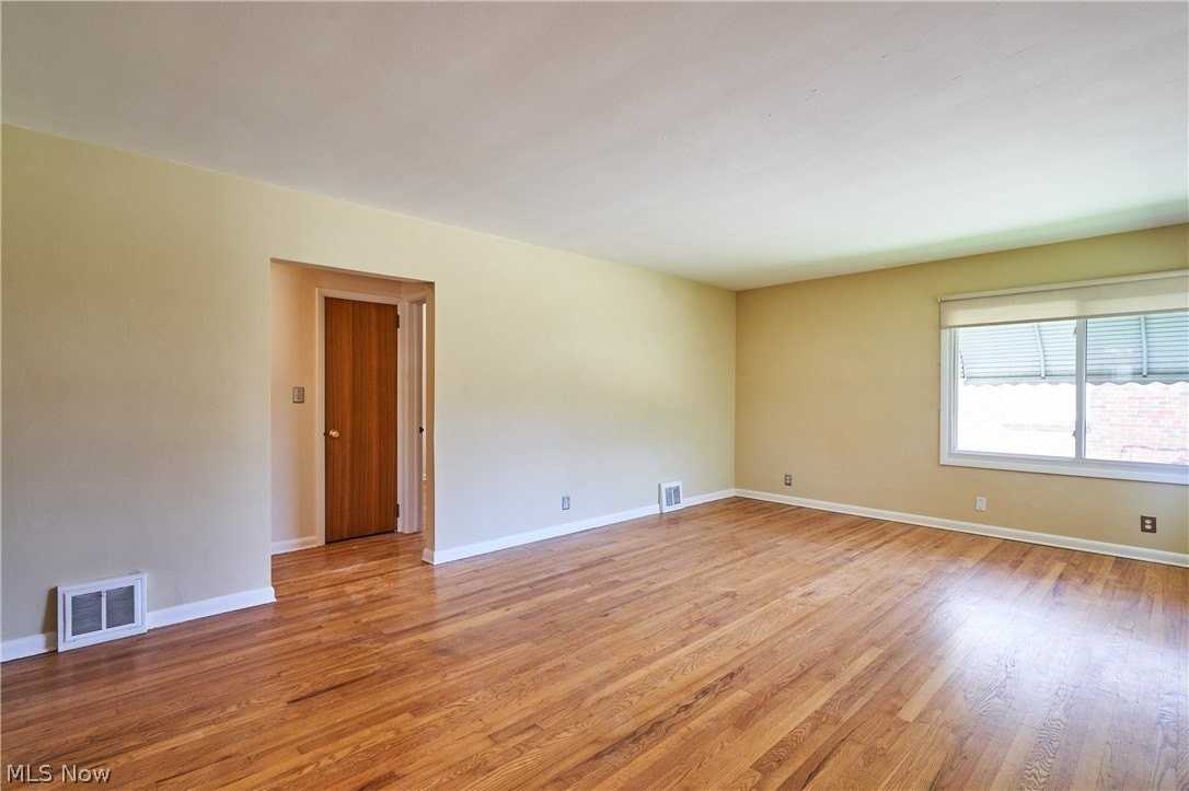2620 Mogadore Rd - Photo 5 of 27