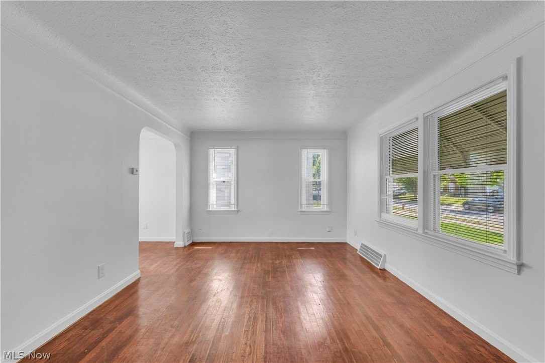 15803 Delrey Ave - Photo 4 of 25