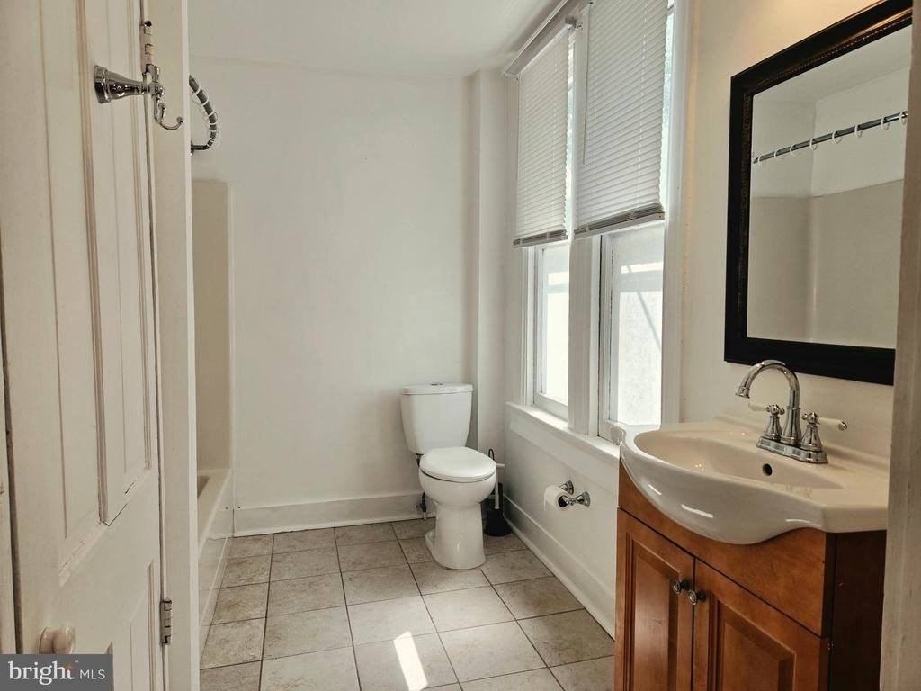 448 N Loudoun St #C - Photo 3 of 14