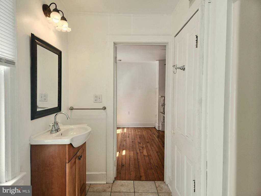 448 N Loudoun St #C - Photo 4 of 14
