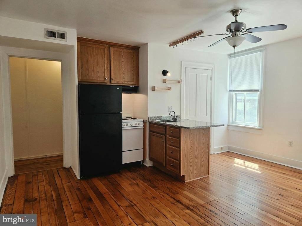 448 N Loudoun St #C - Photo 6 of 14