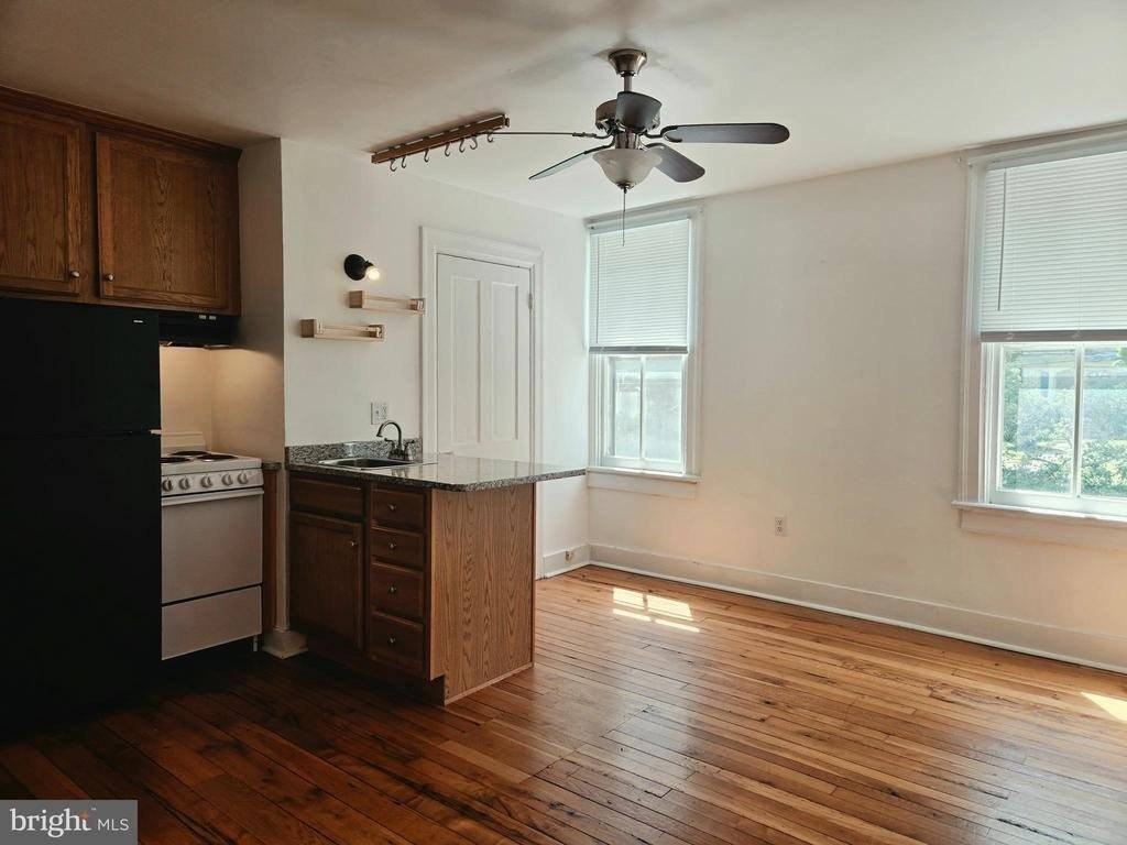 448 N Loudoun St #C - Photo 7 of 14