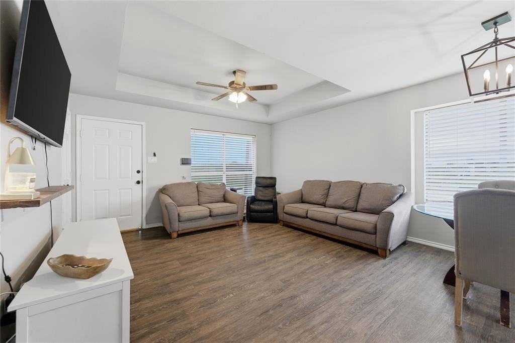 904 Overlook Dr - Photo 4 of 16