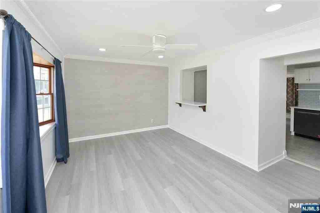 32-09 Heywood Ave - Photo 2 of 24