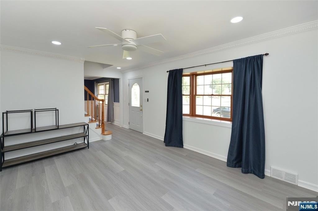 32-09 Heywood Ave - Photo 3 of 24