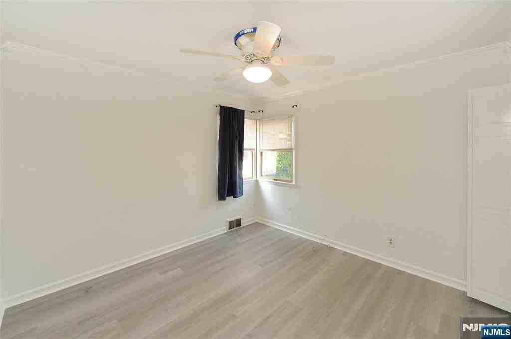 32-09 Heywood Ave - Photo 7 of 24