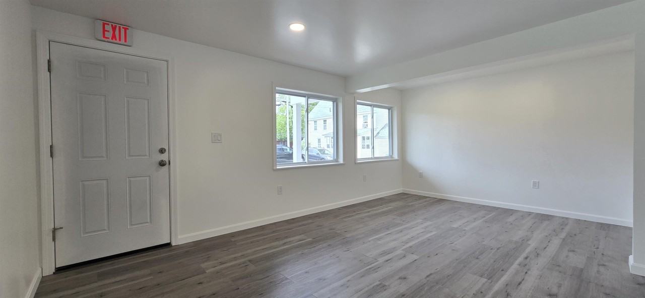 1578 Dover Rd - Photo 4 of 16