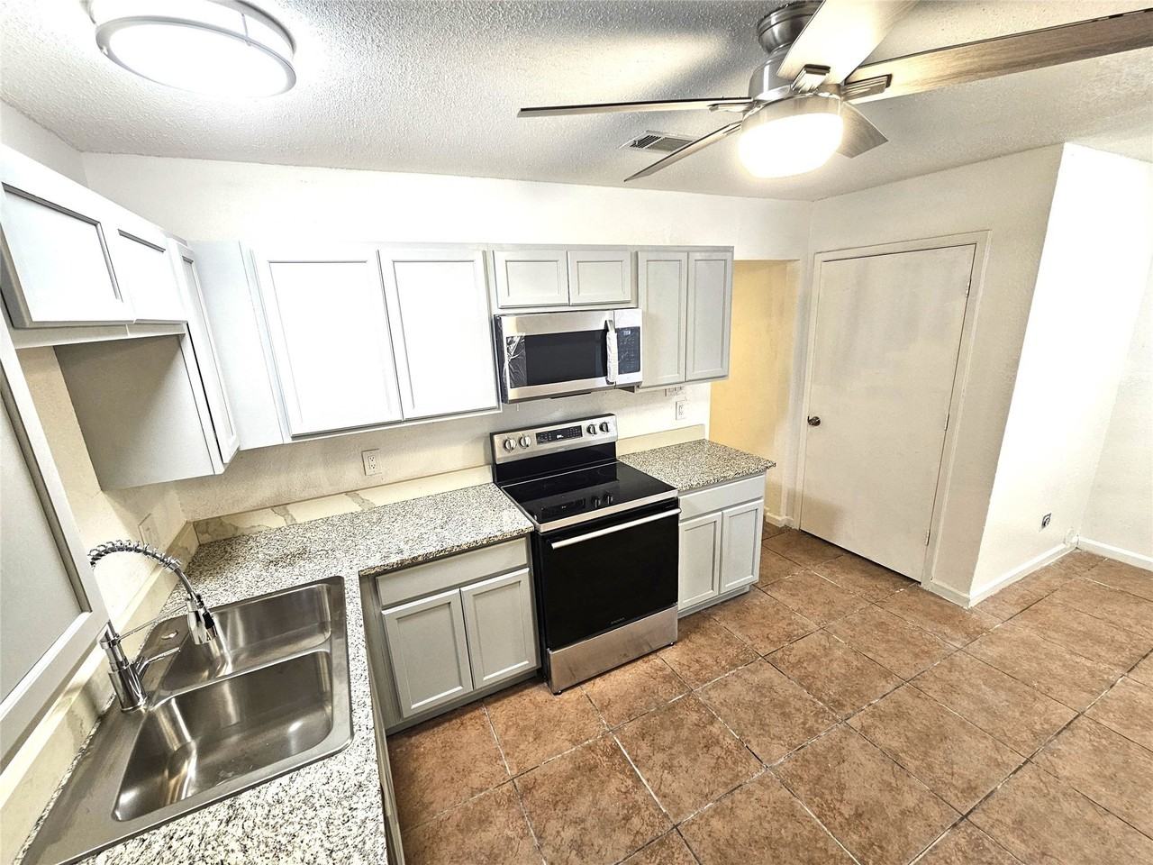 724 Bluebonnet Dr #A - Photo 3 of 27
