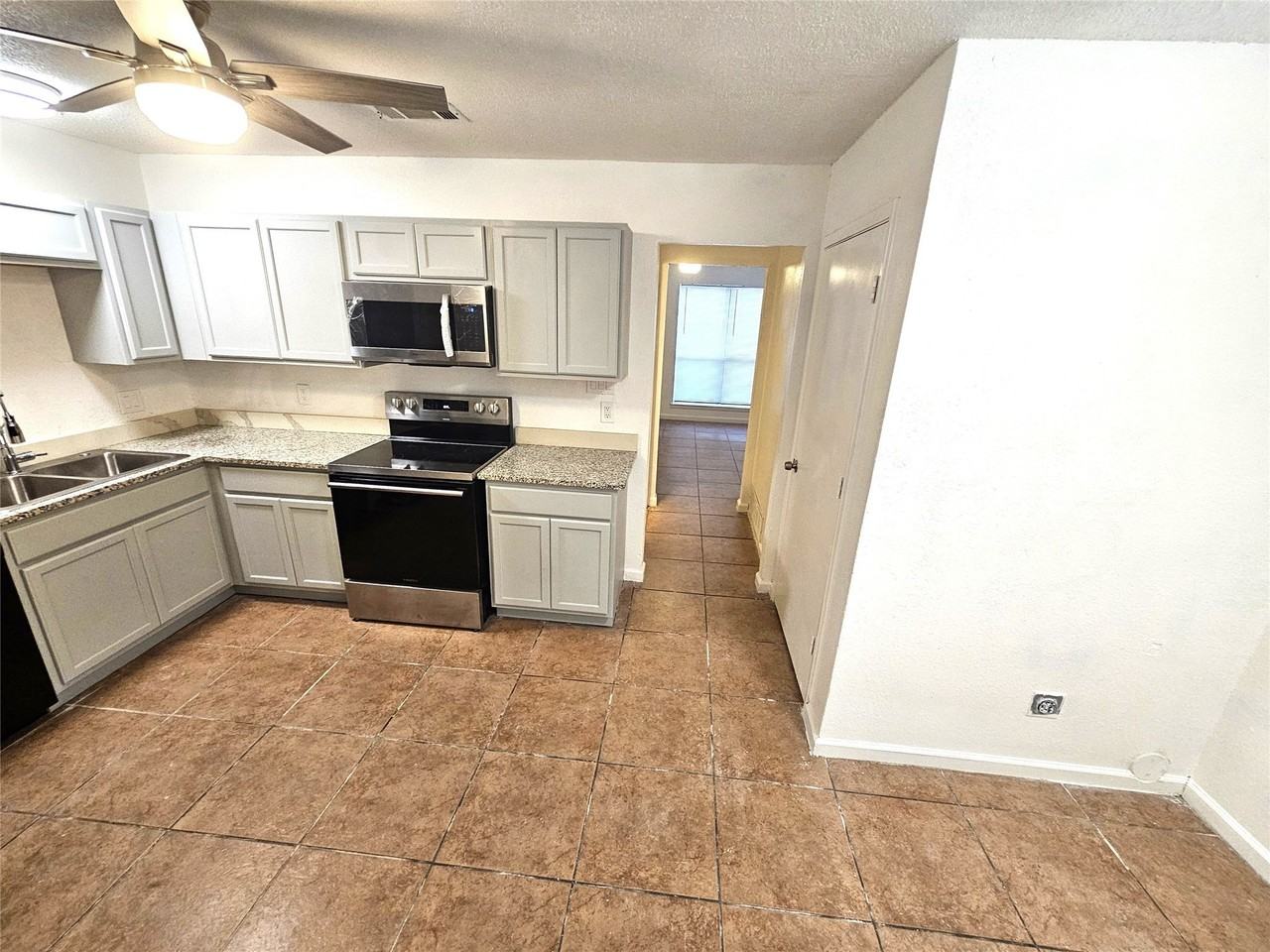 724 Bluebonnet Dr #A - Photo 4 of 27