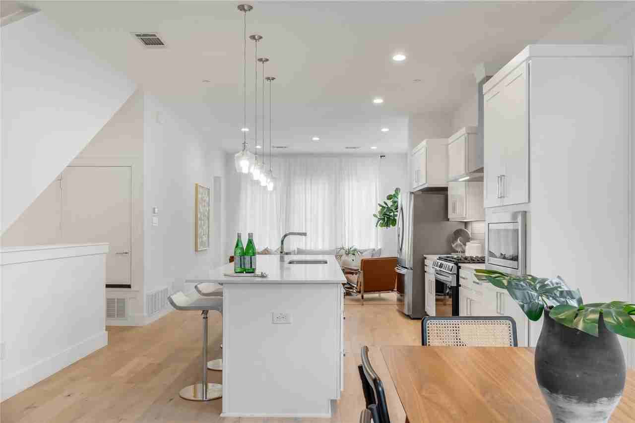 3915 N Hall St #305 - Photo 5 of 18