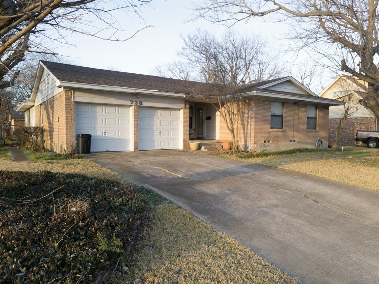 738 Hawthorne Ln