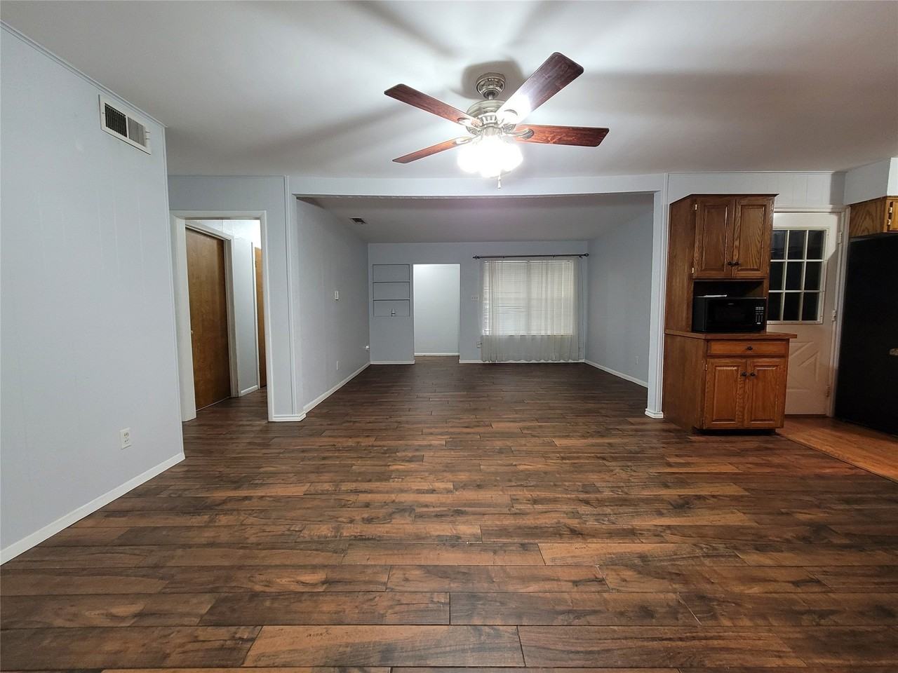 738 Hawthorne Ln - Photo 5 of 32