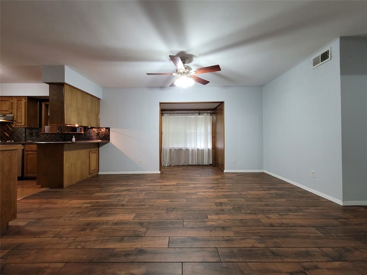 738 Hawthorne Ln - Photo 7 of 32