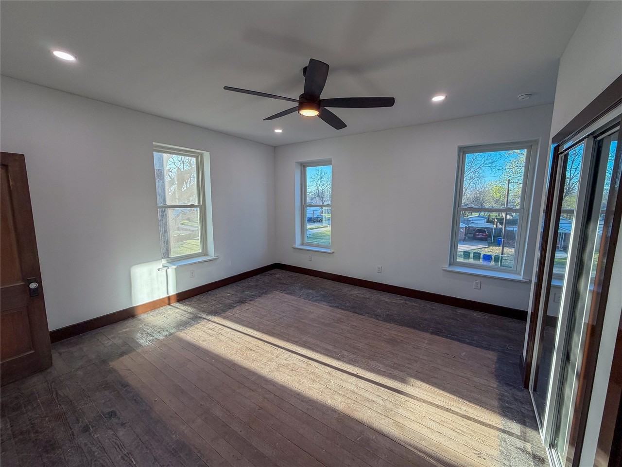 107 E Stone St #B - Photo 6 of 16