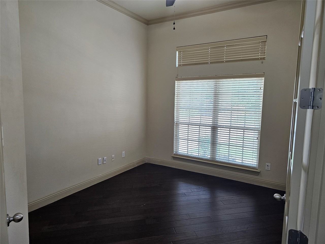4012 Eaton Park Dr - Photo 4 of 23