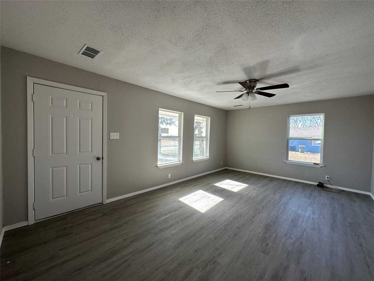 717 E Lamberth Rd - Photo 3 of 9