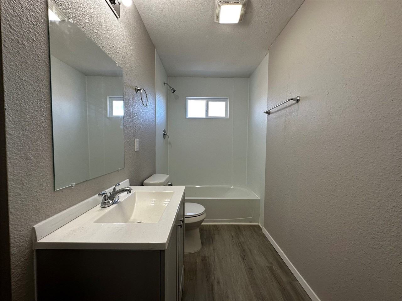 717 E Lamberth Rd - Photo 6 of 9