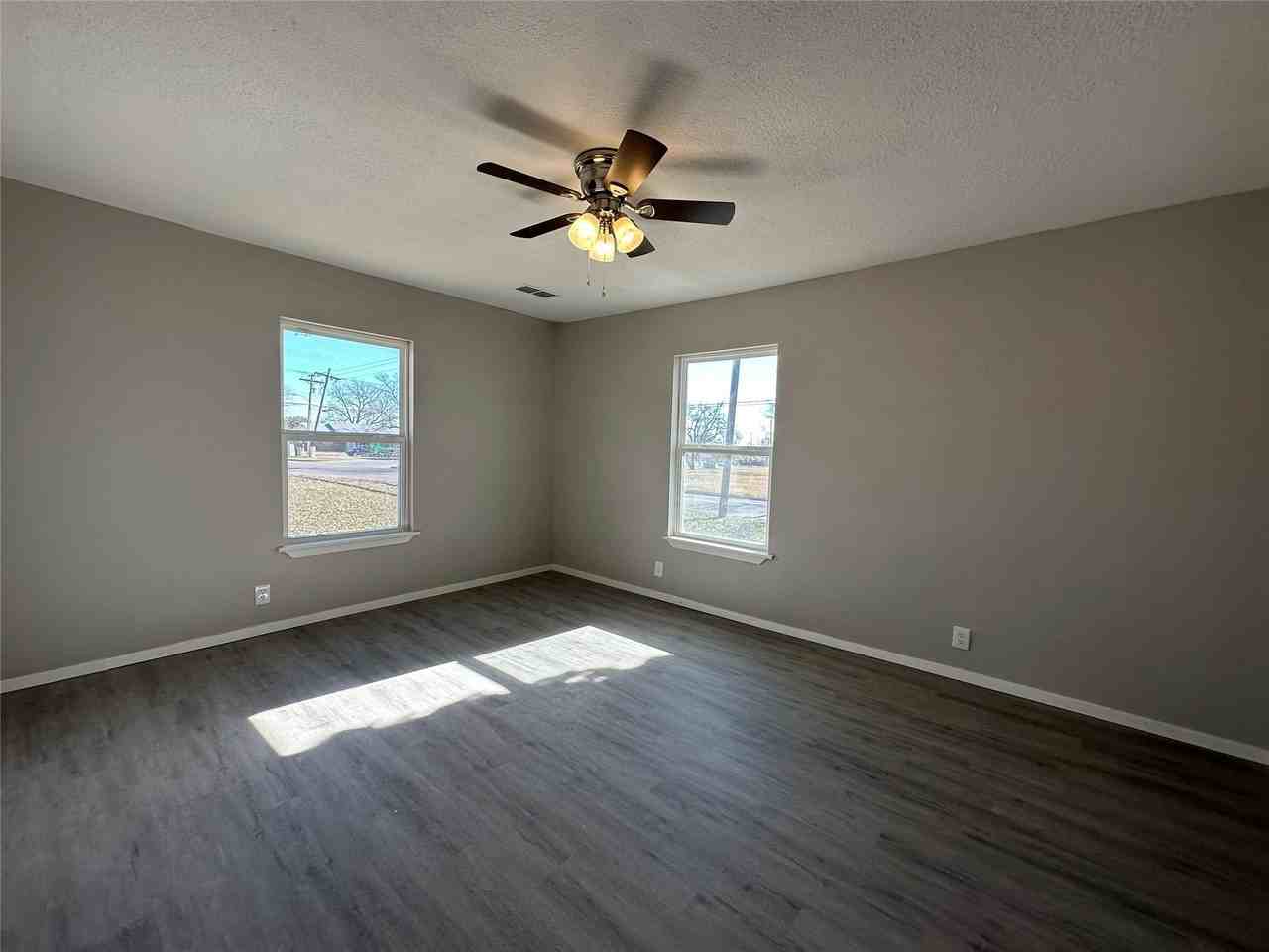 717 E Lamberth Rd - Photo 7 of 9