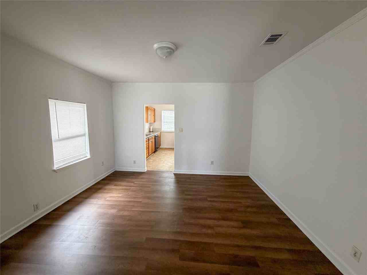 114 E Hull St - Photo 6 of 19