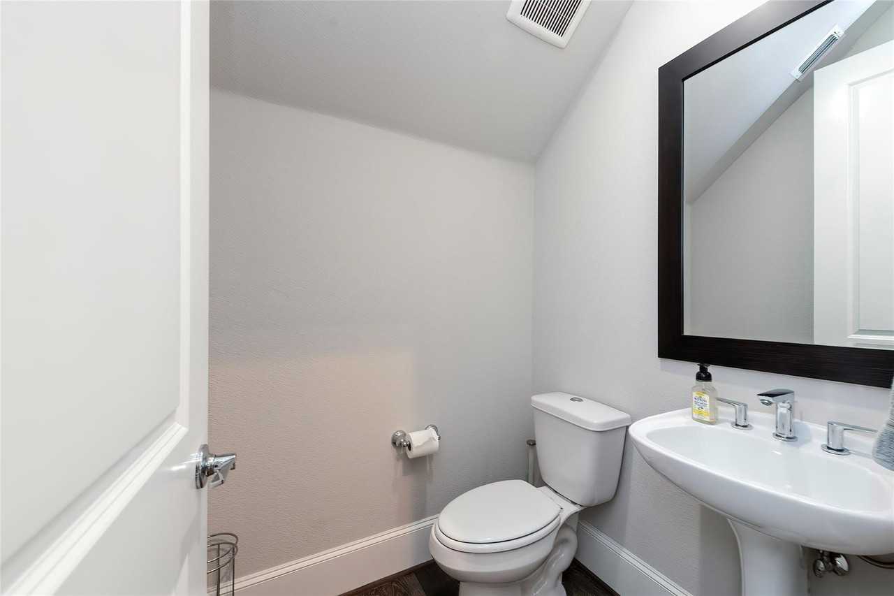 700 Wooster Ln - Photo 6 of 15