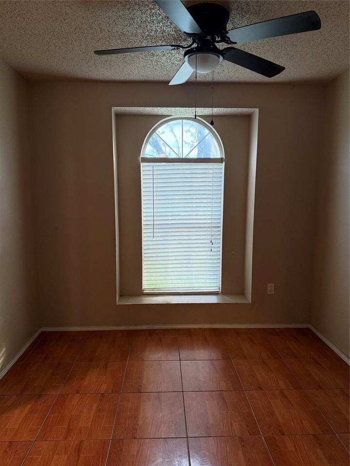 2820 Bent Brook Dr - Photo 2 of 3