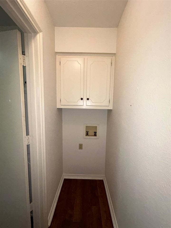 1302 Crescent St - Photo 4 of 24