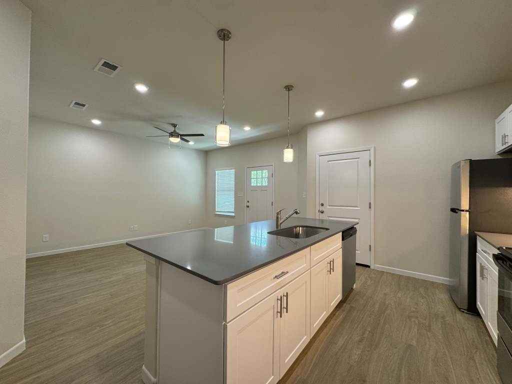 1223 S Austin St #1223 - Photo 6 of 15