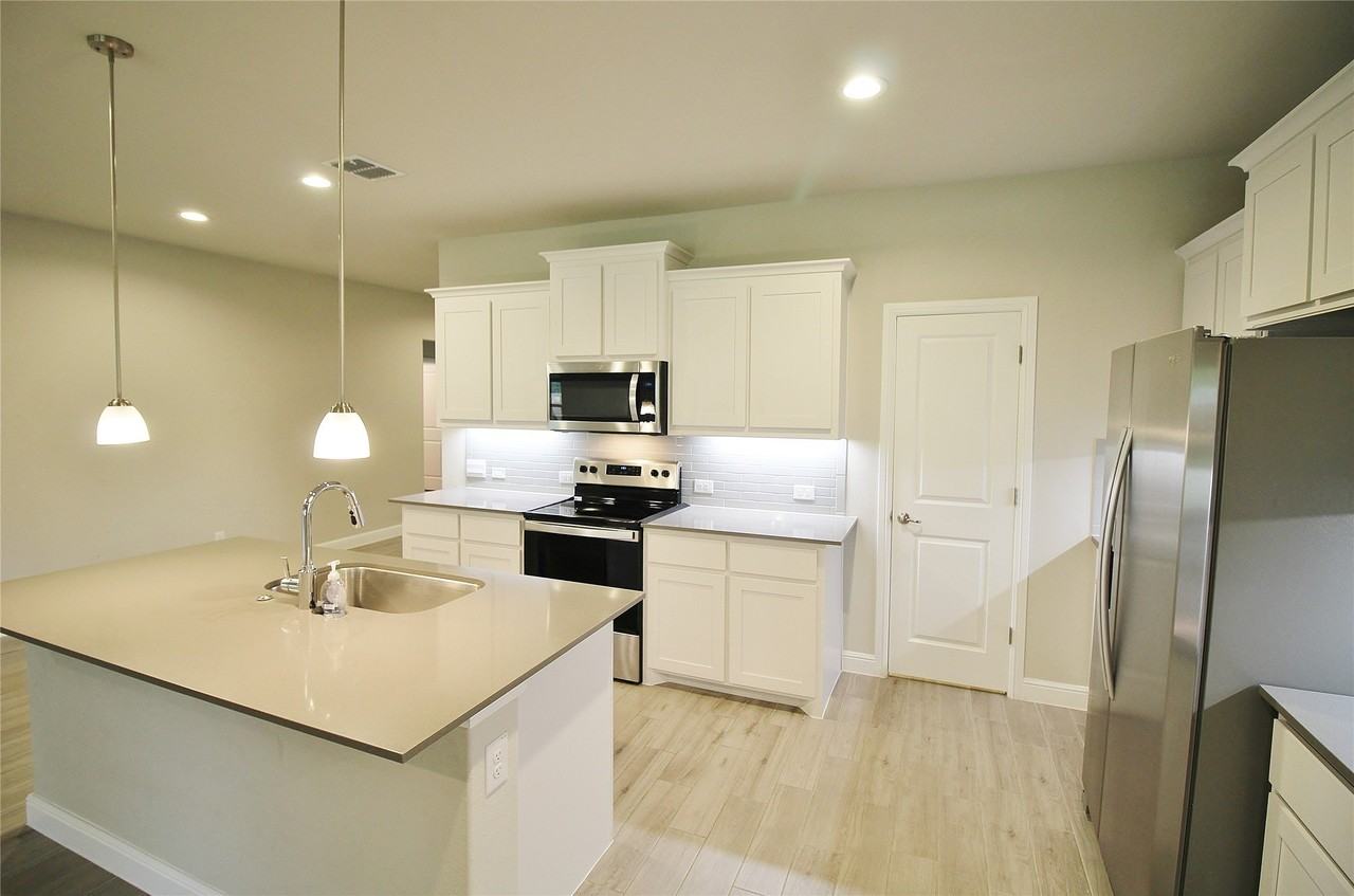 1449 Bennett Dr - Photo 5 of 31