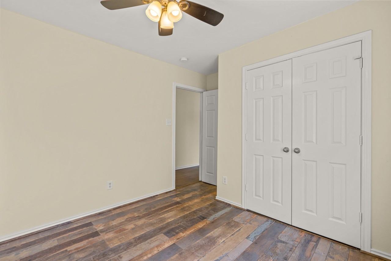 502 S Main St #B - Photo 3 of 25