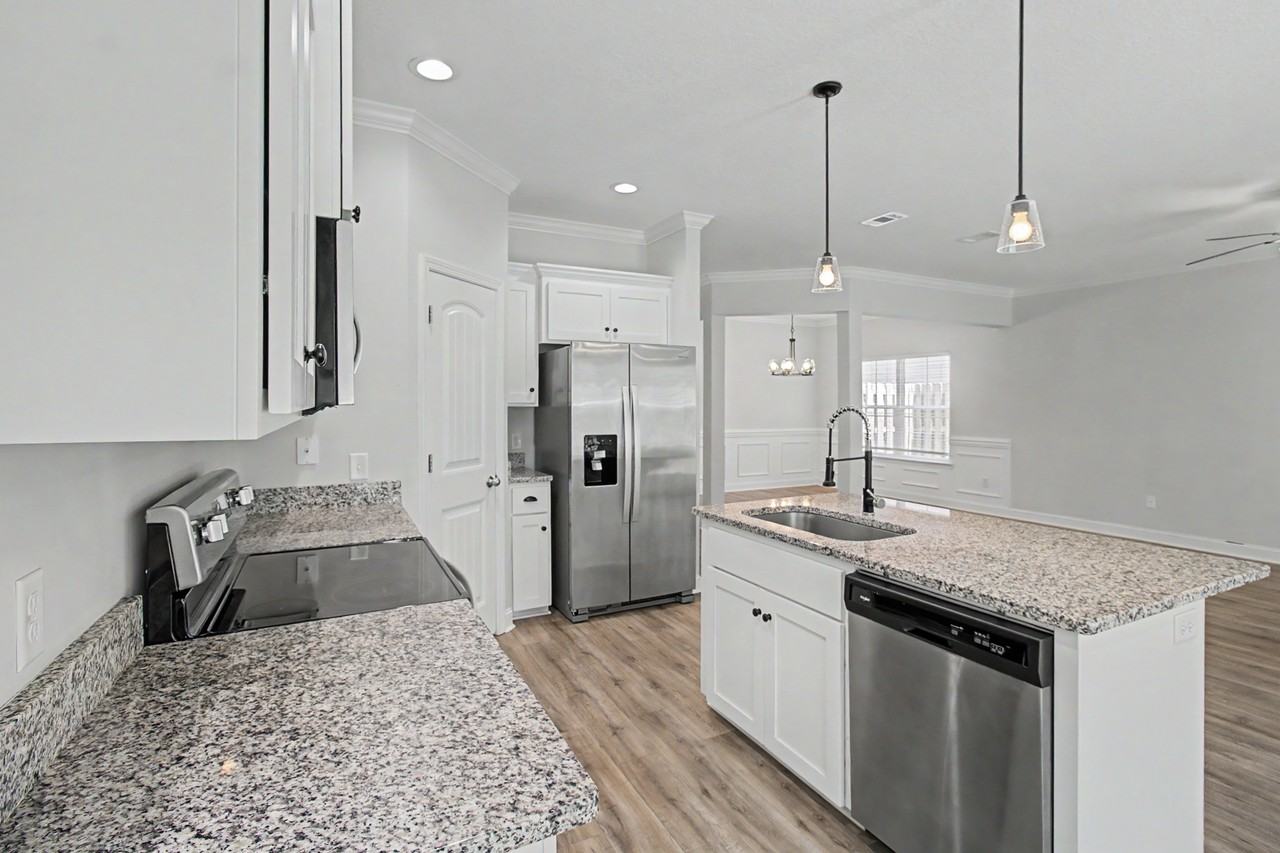 156 Hamlet Ct #1 - Photo 7 of 33