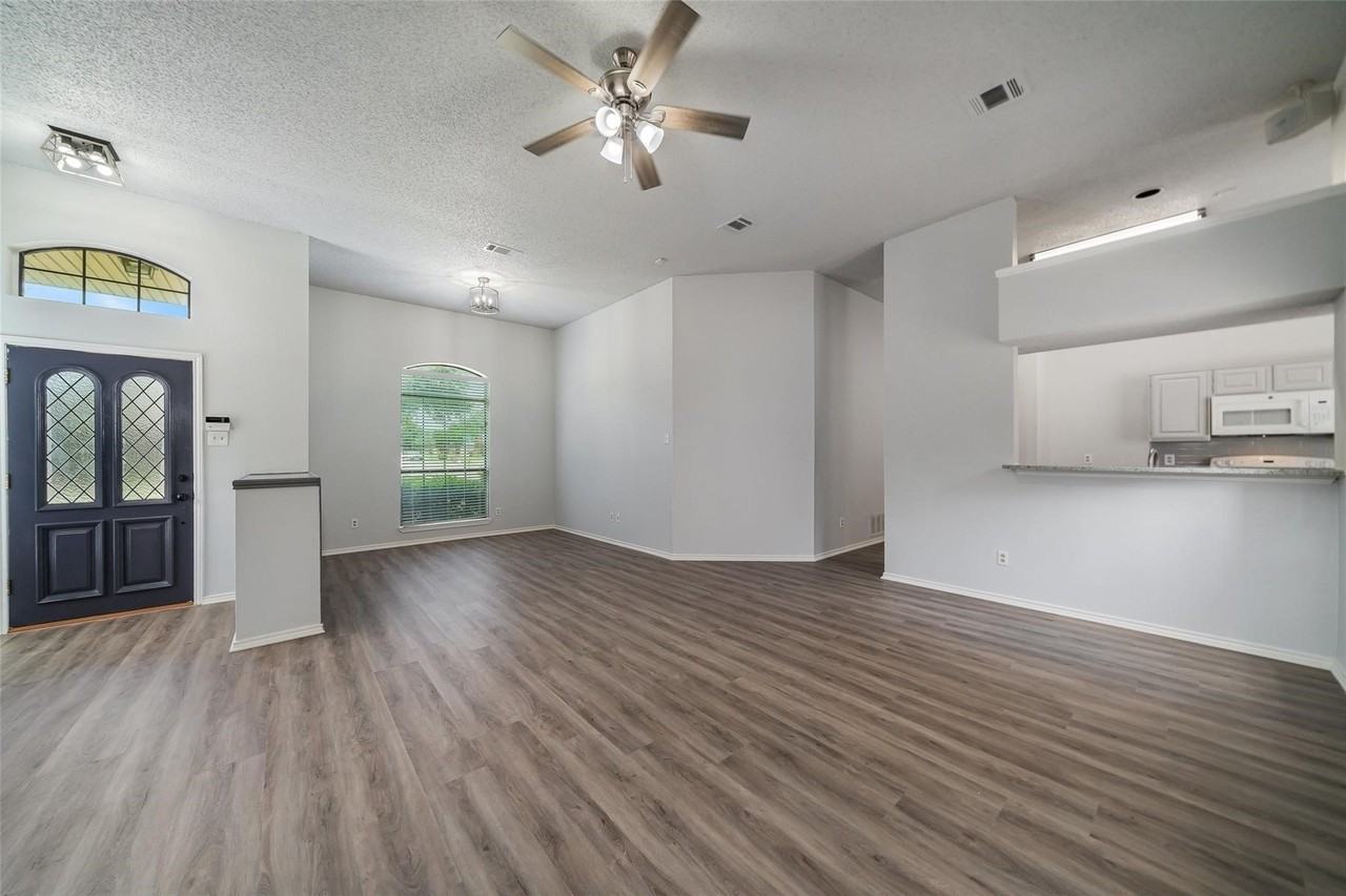 6310 Azalea Dr - Photo 5 of 18
