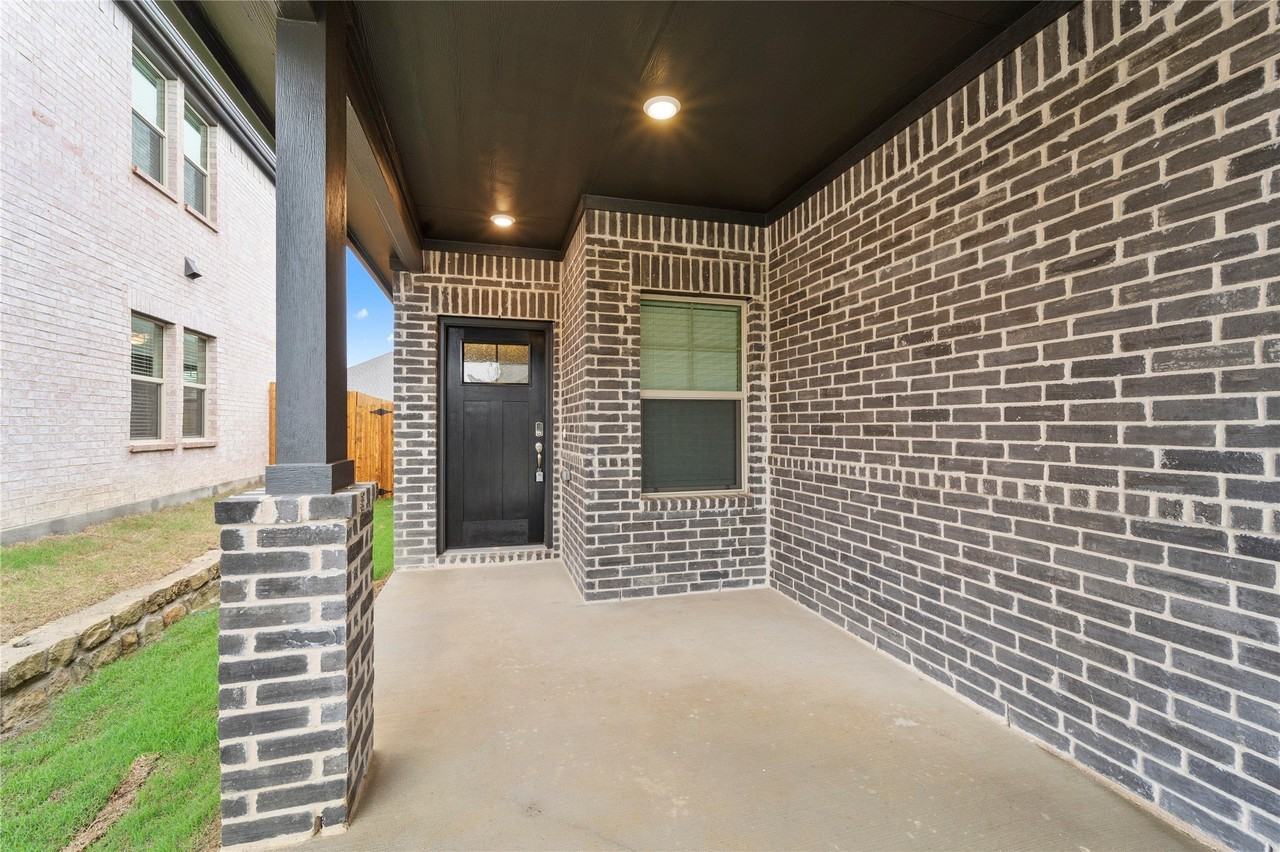 603 Hemingway Ln - Photo 2 of 22
