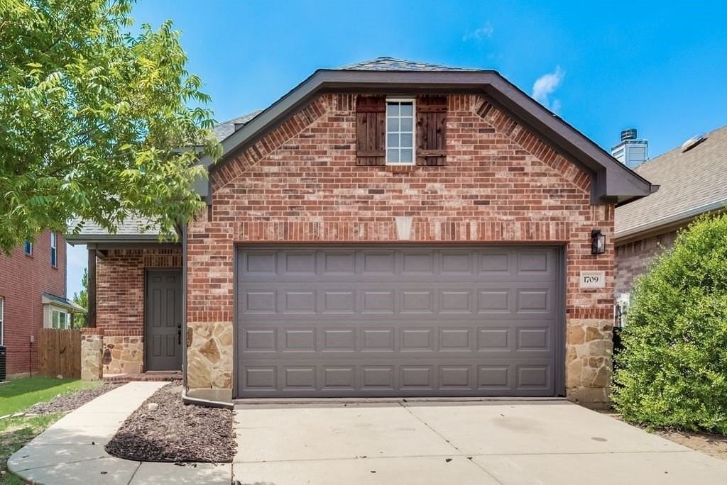 1709 Belton Dr - Photo 2 of 21