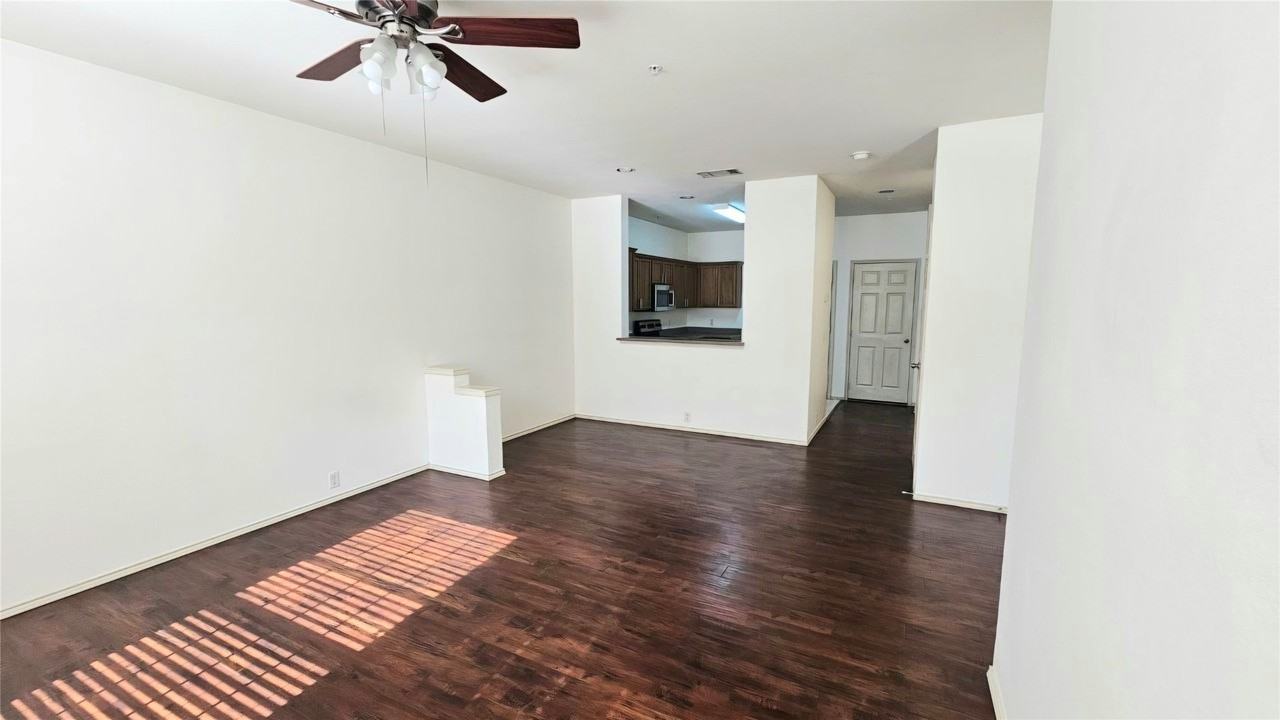 501 Jeans Creek Dr - Photo 3 of 21