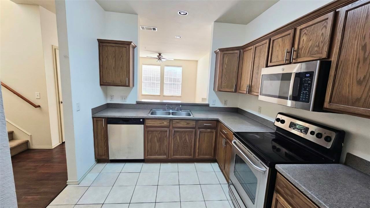 501 Jeans Creek Dr - Photo 6 of 21