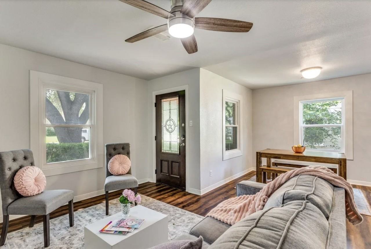 3241 Sandage Ave - Photo 4 of 25