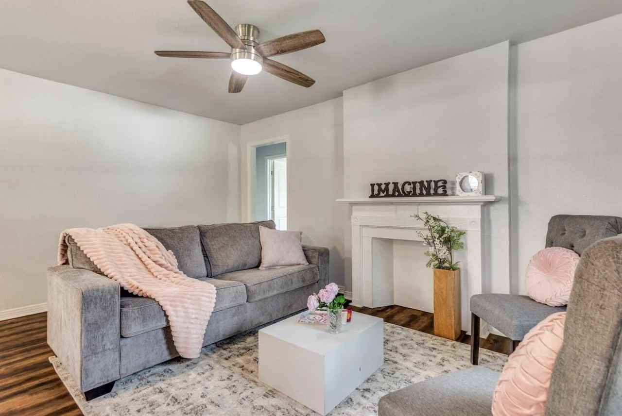 3241 Sandage Ave - Photo 7 of 25