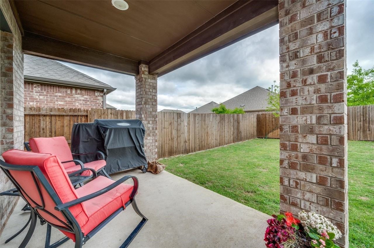 2937 Log Cabin Dr - Photo 2 of 22