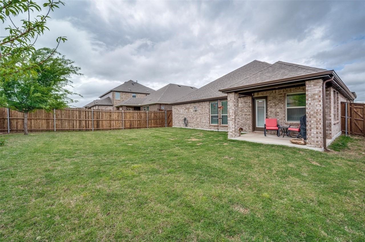 2937 Log Cabin Dr - Photo 3 of 22